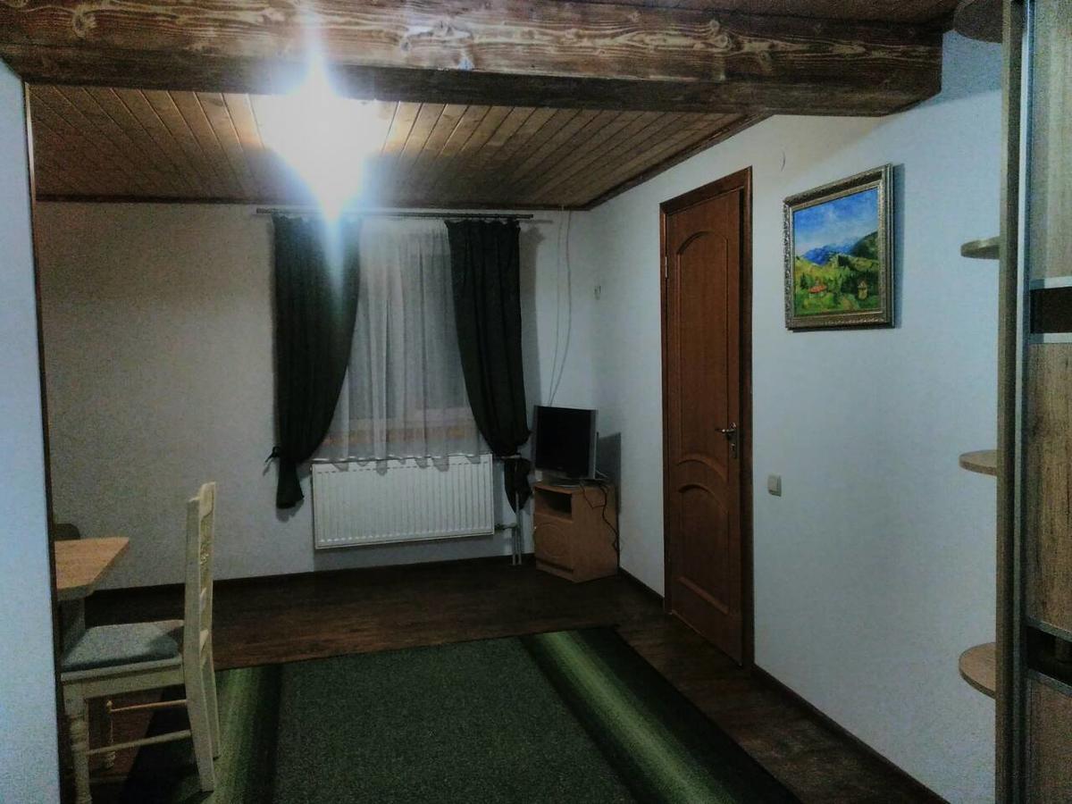 Cottage Palitra Yablunytsia Buitenkant foto